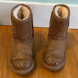 Girls Classic Ugg Glitter Leopard Boot
